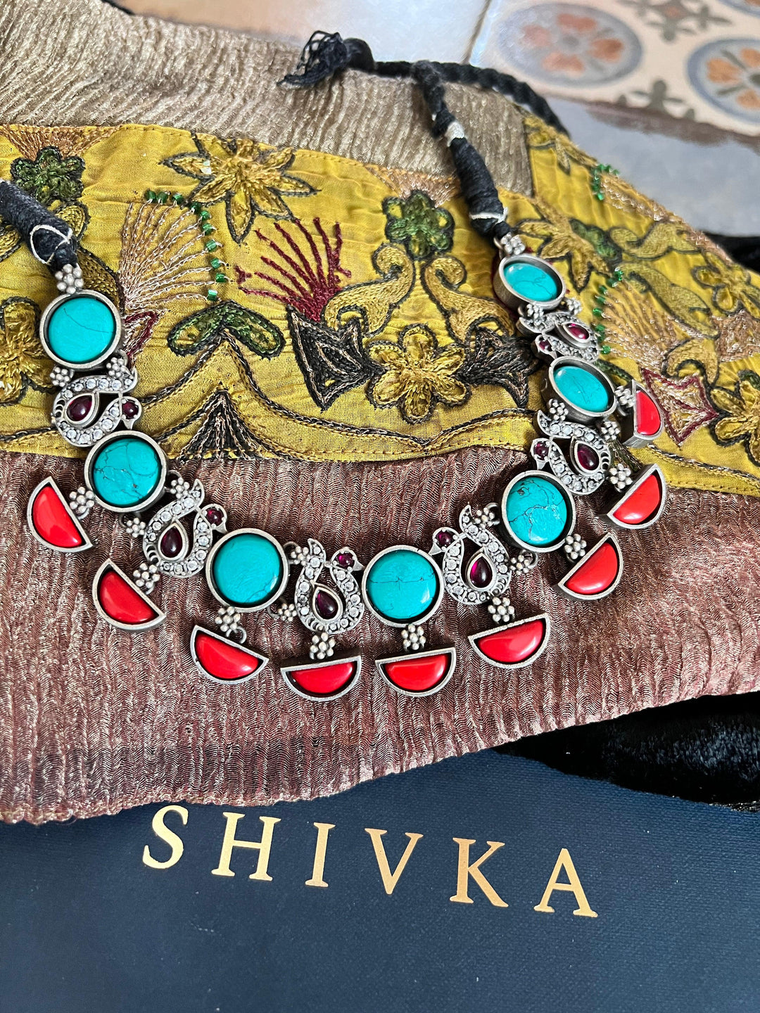 Vintage Artistic Necklace with Statement Earrings - SHIVKA