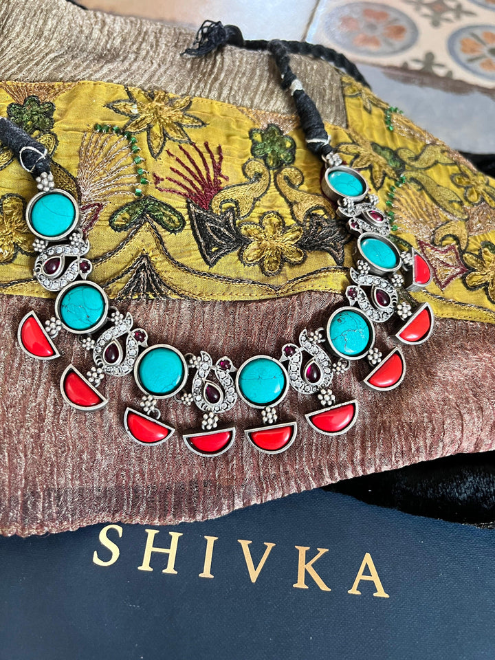 Vintage Artistic Necklace with Statement Earrings - SHIVKA