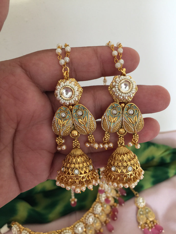 Exquisite Kundan Necklace Set - Radiate Elegance at Weddings and Festive Celebrations