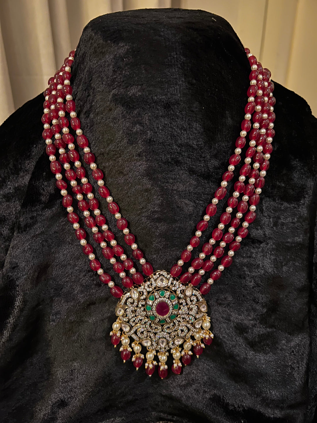 Beautiful Kundan Necklace with Earrings