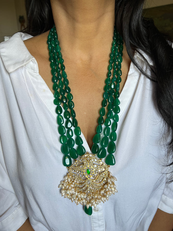 Jadau Kempu Pendant with Green Onyx Necklace