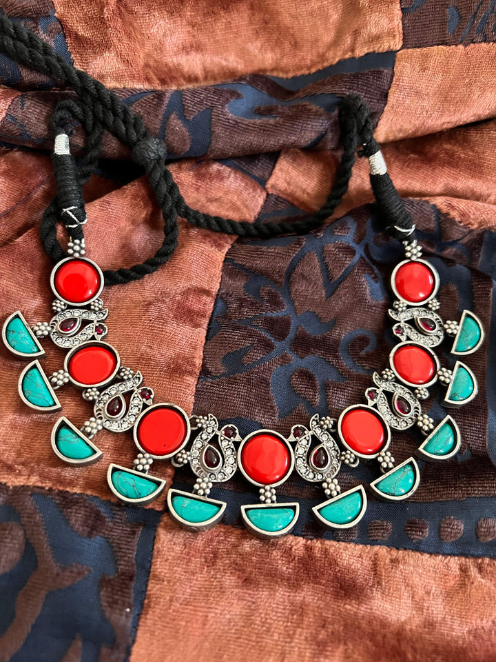 Vintage Artistic Necklace with Statement Earrings - SHIVKA