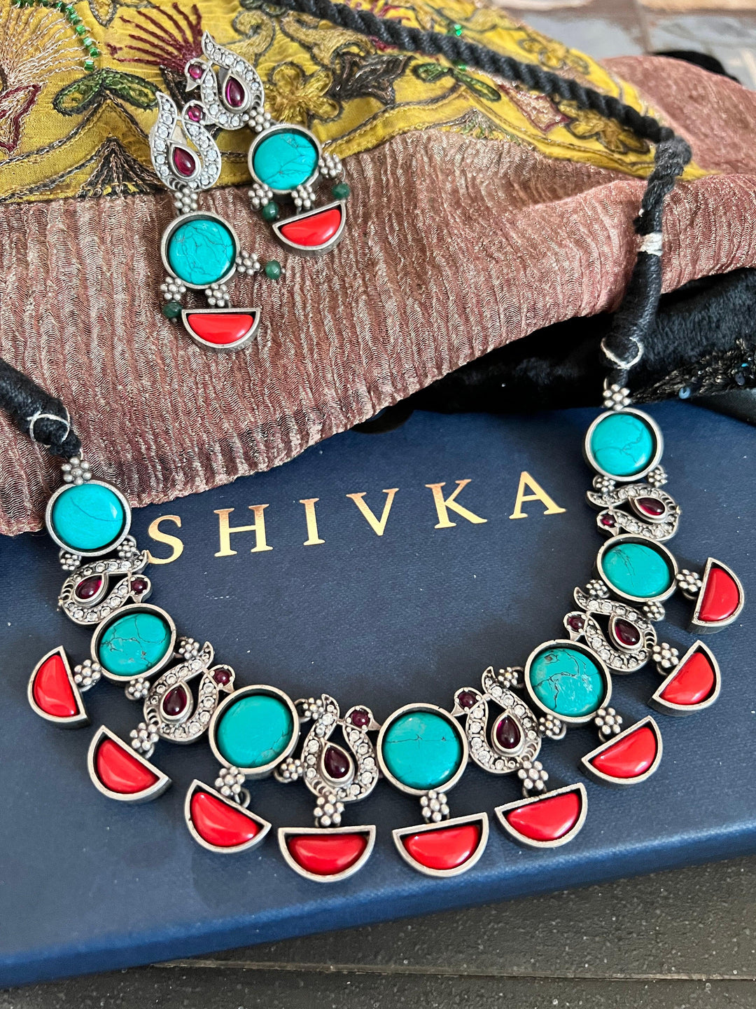 Vintage Artistic Necklace with Statement Earrings - SHIVKA