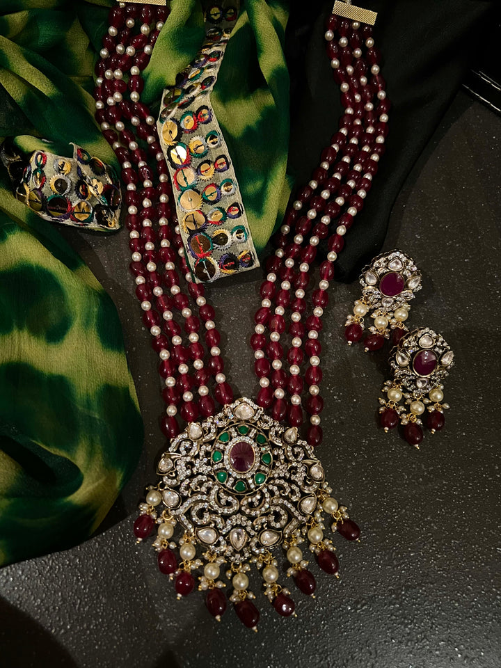 Beautiful Kundan Necklace with Earrings