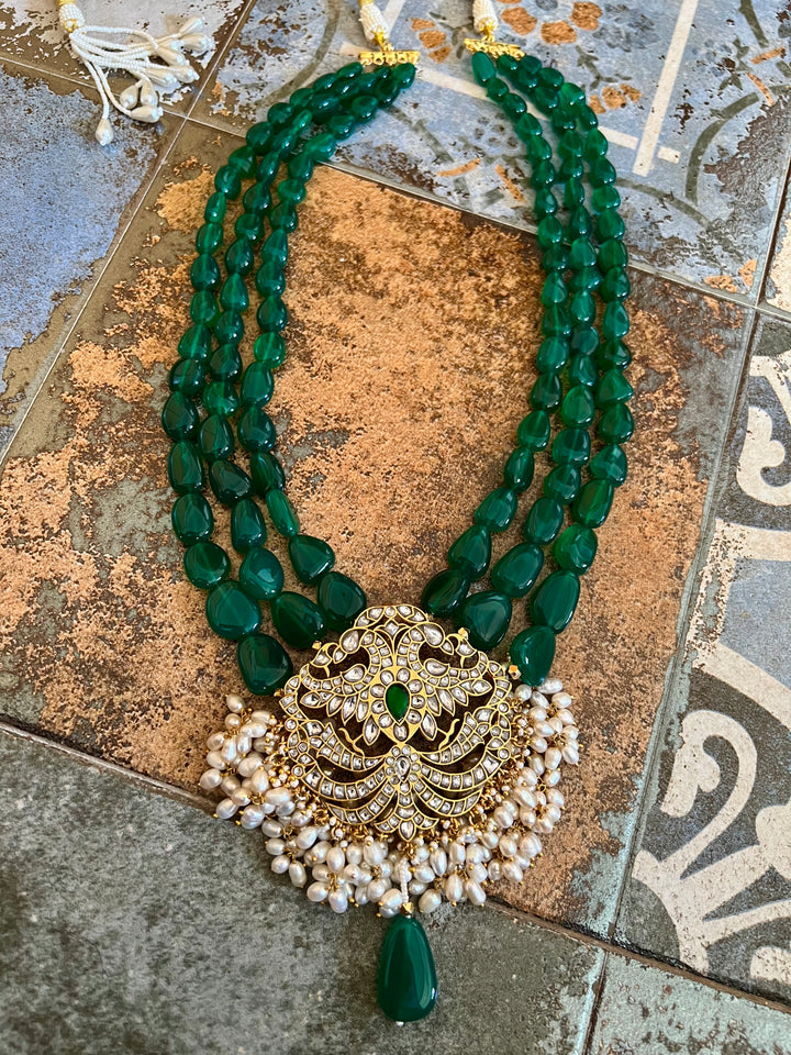 Jadau Kempu Pendant with Green Onyx Necklace