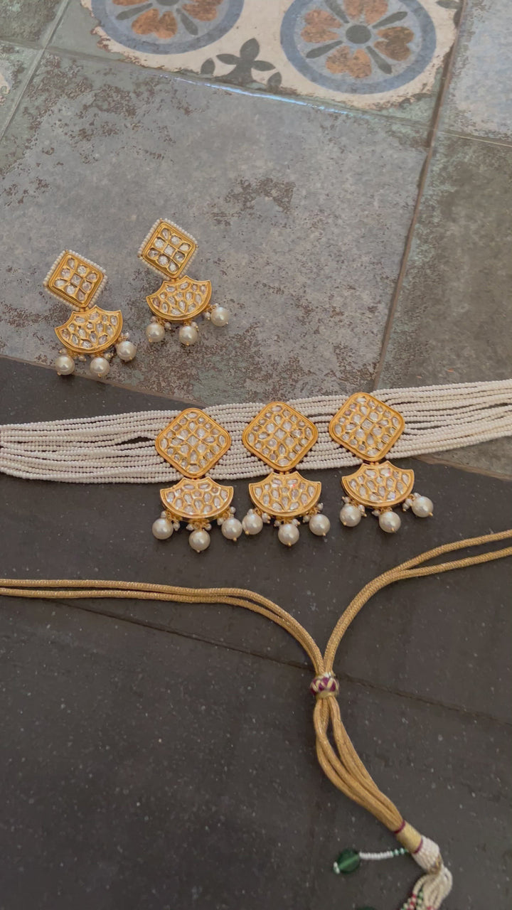 Scintillating Kundan Choker with Earrings