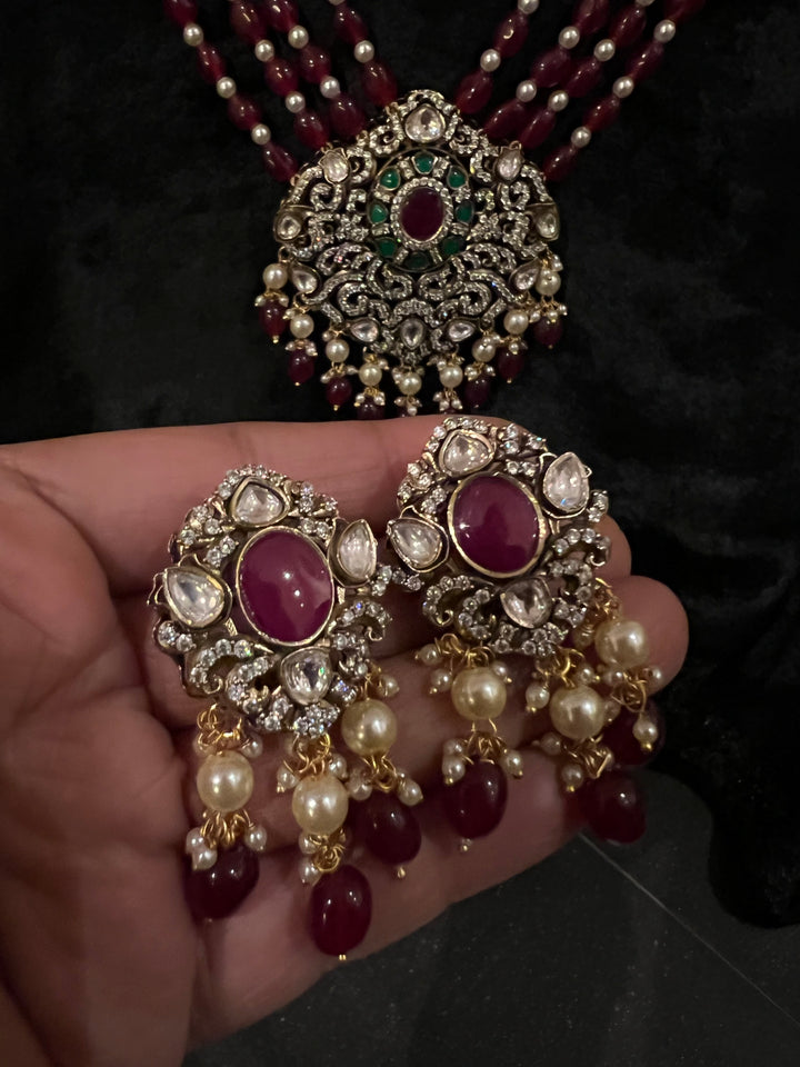 Beautiful Kundan Necklace with Earrings