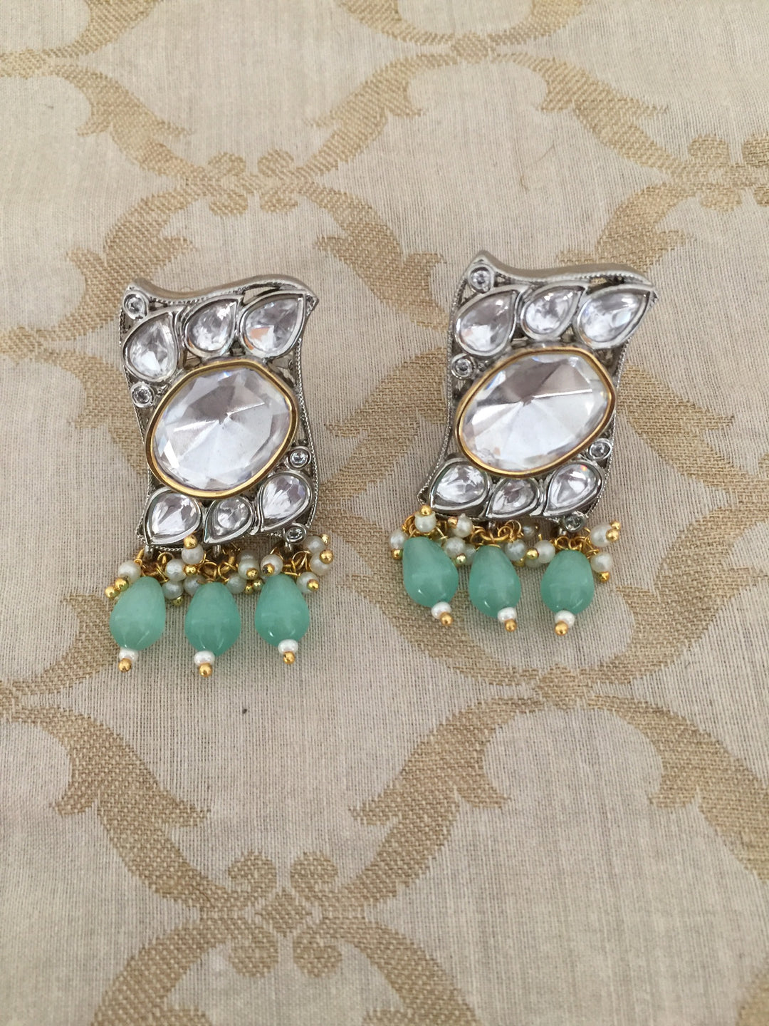 High Quality Kundan Choker with Statement Stud Earrings