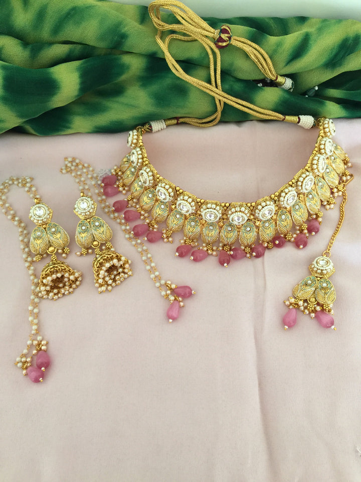 Exquisite Kundan Necklace Set - Radiate Elegance at Weddings and Festive Celebrations
