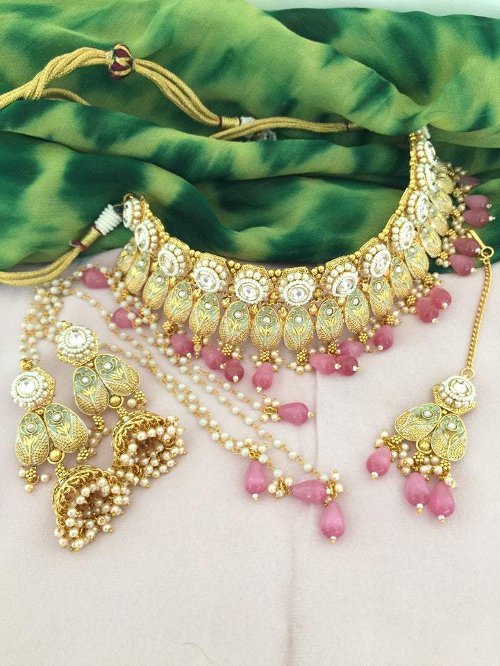 Exquisite Kundan Necklace Set - Radiate Elegance at Weddings and Festive Celebrations