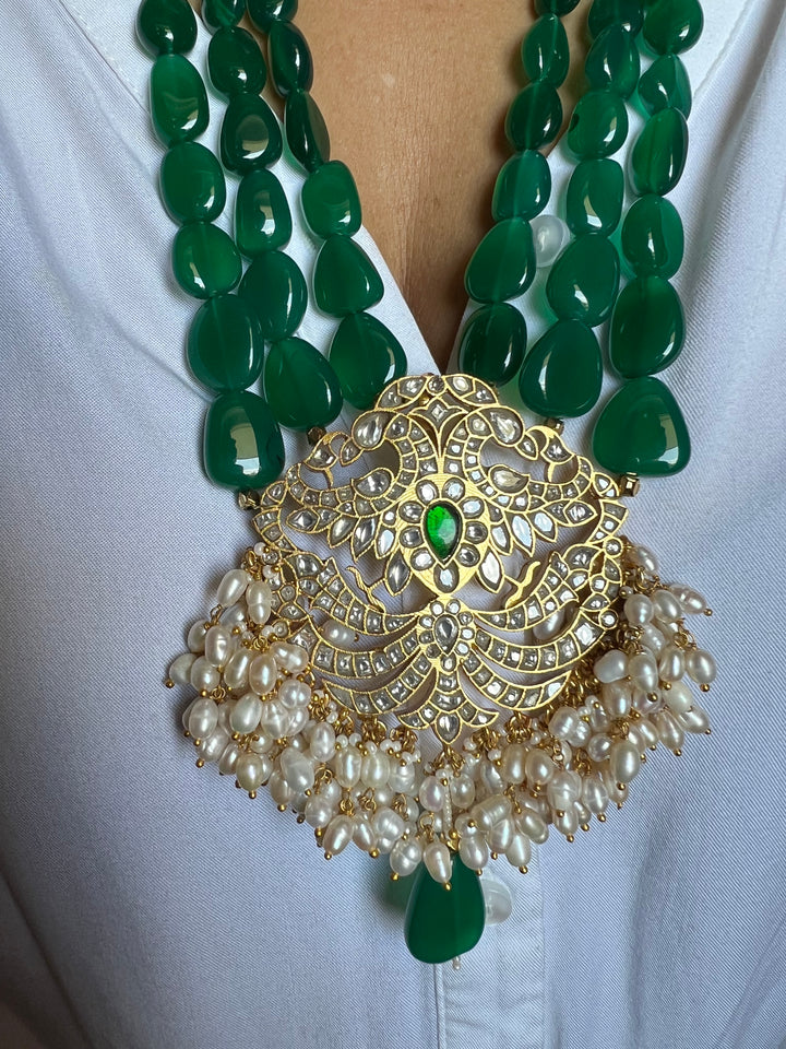 Jadau Kempu Pendant with Green Onyx Necklace