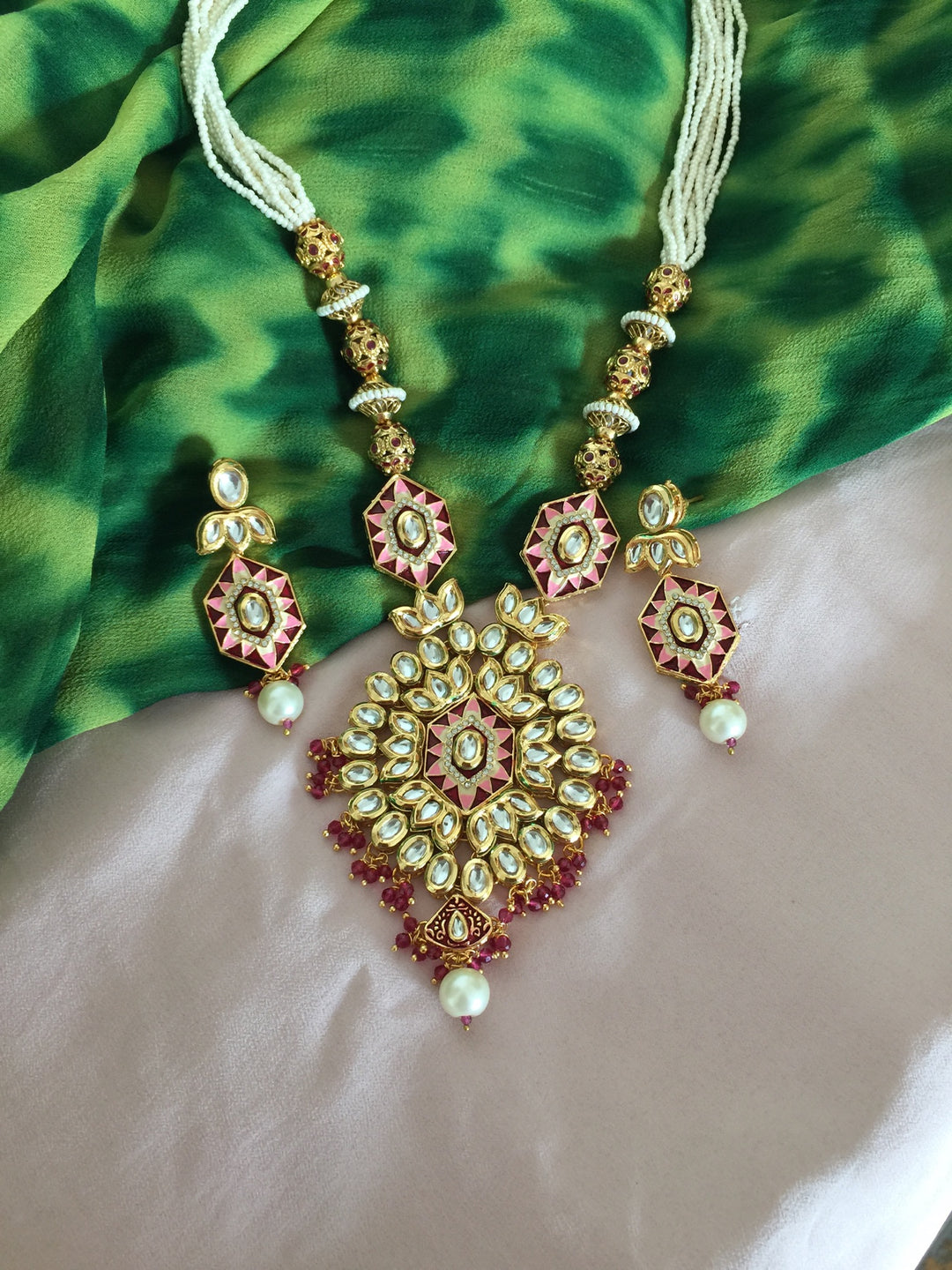 Elegant Kundan Necklace Set - Dazzle at Weddings and Festive Affairs