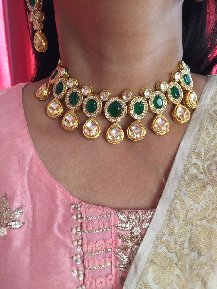 Exquisite Kundan Choker Set - Your Radiant Elegance for Weddings and Festivities