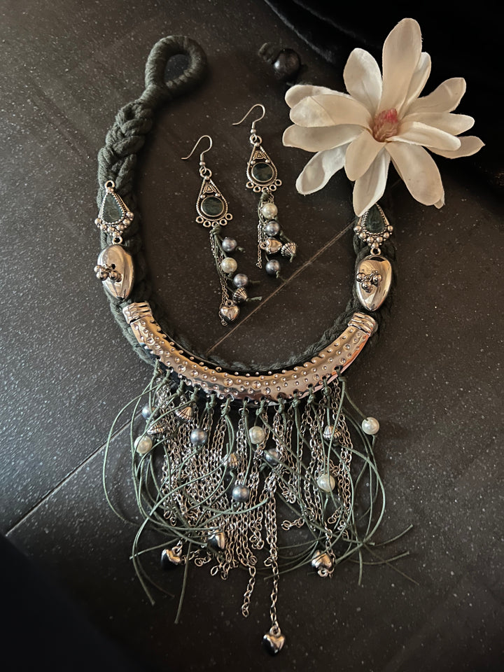 Fusion Hasli Necklace with Earrings
