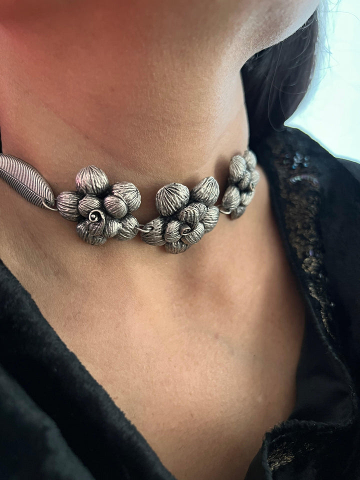 Flower Choker Necklace - SHIVKA