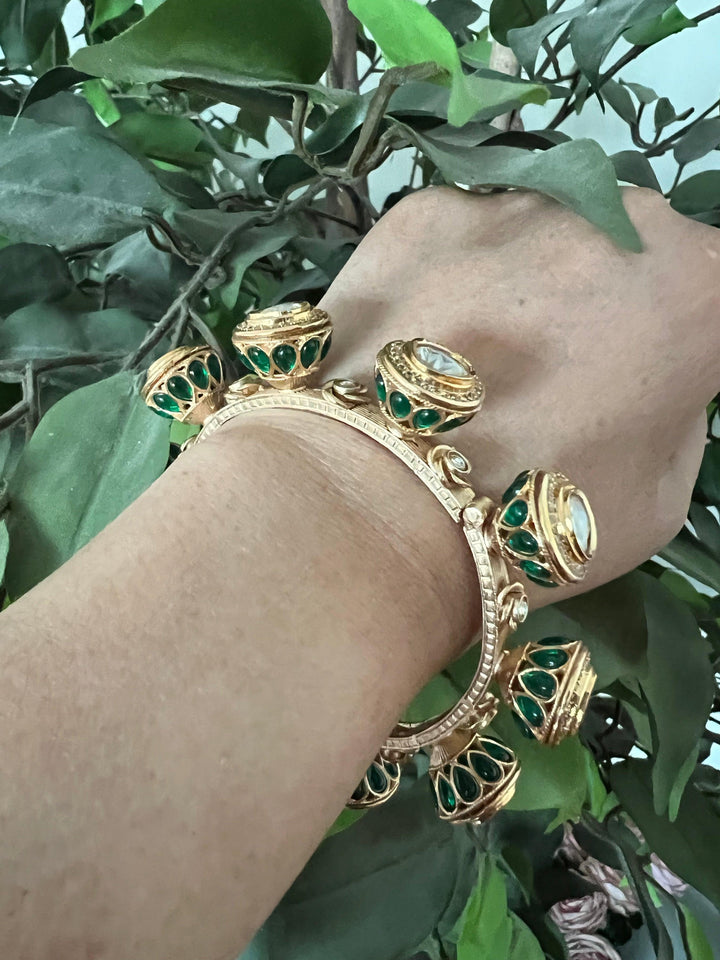 Scintillating Kundan Pacheli Kada - SHIVKA