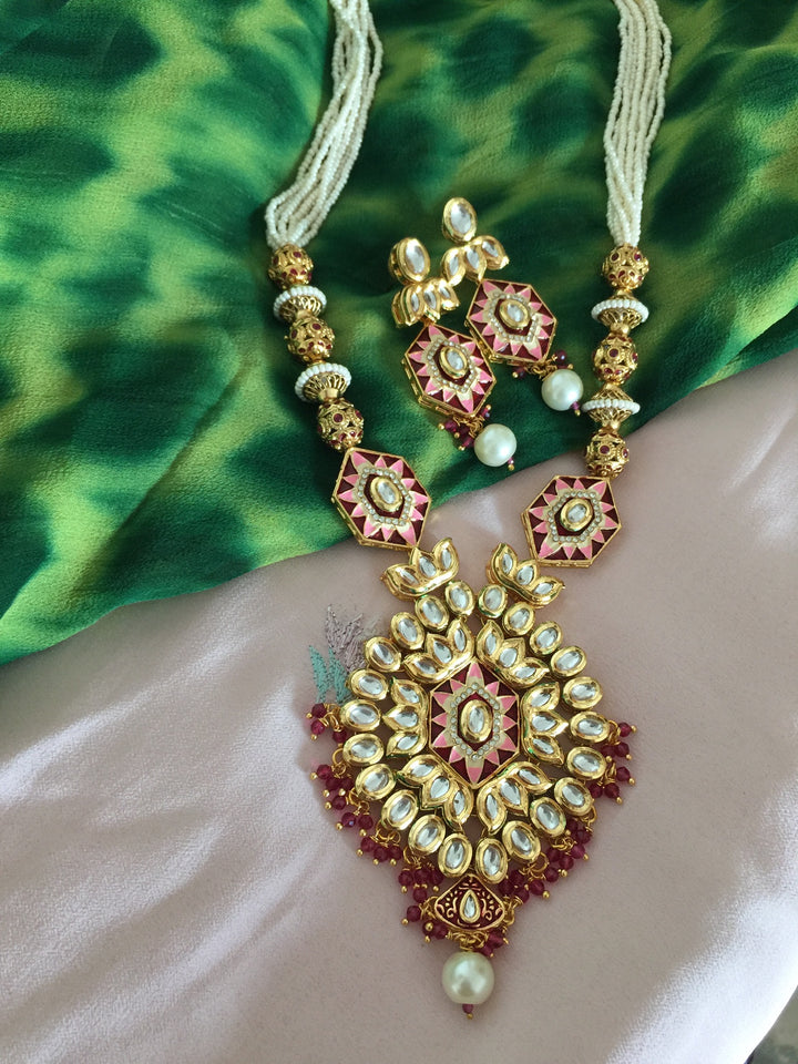 Elegant Kundan Necklace Set - Dazzle at Weddings and Festive Affairs