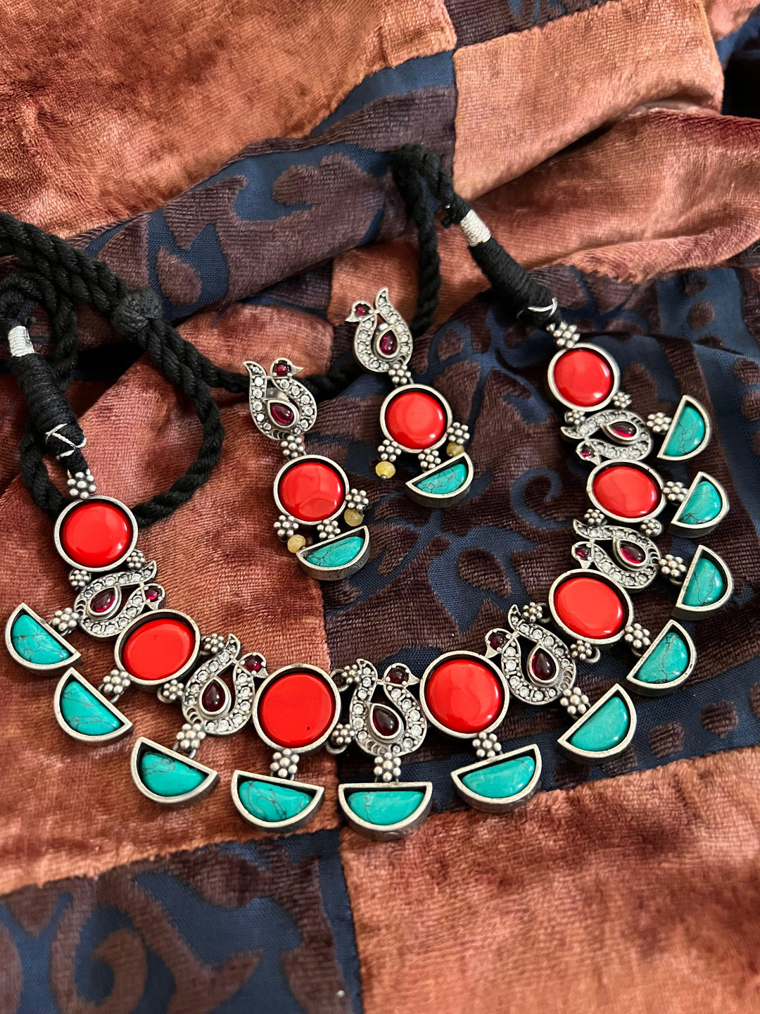 Vintage Artistic Necklace with Statement Earrings - SHIVKA