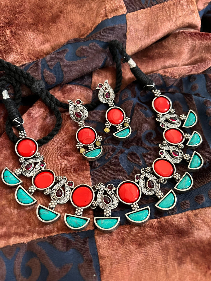 Vintage Artistic Necklace with Statement Earrings - SHIVKA
