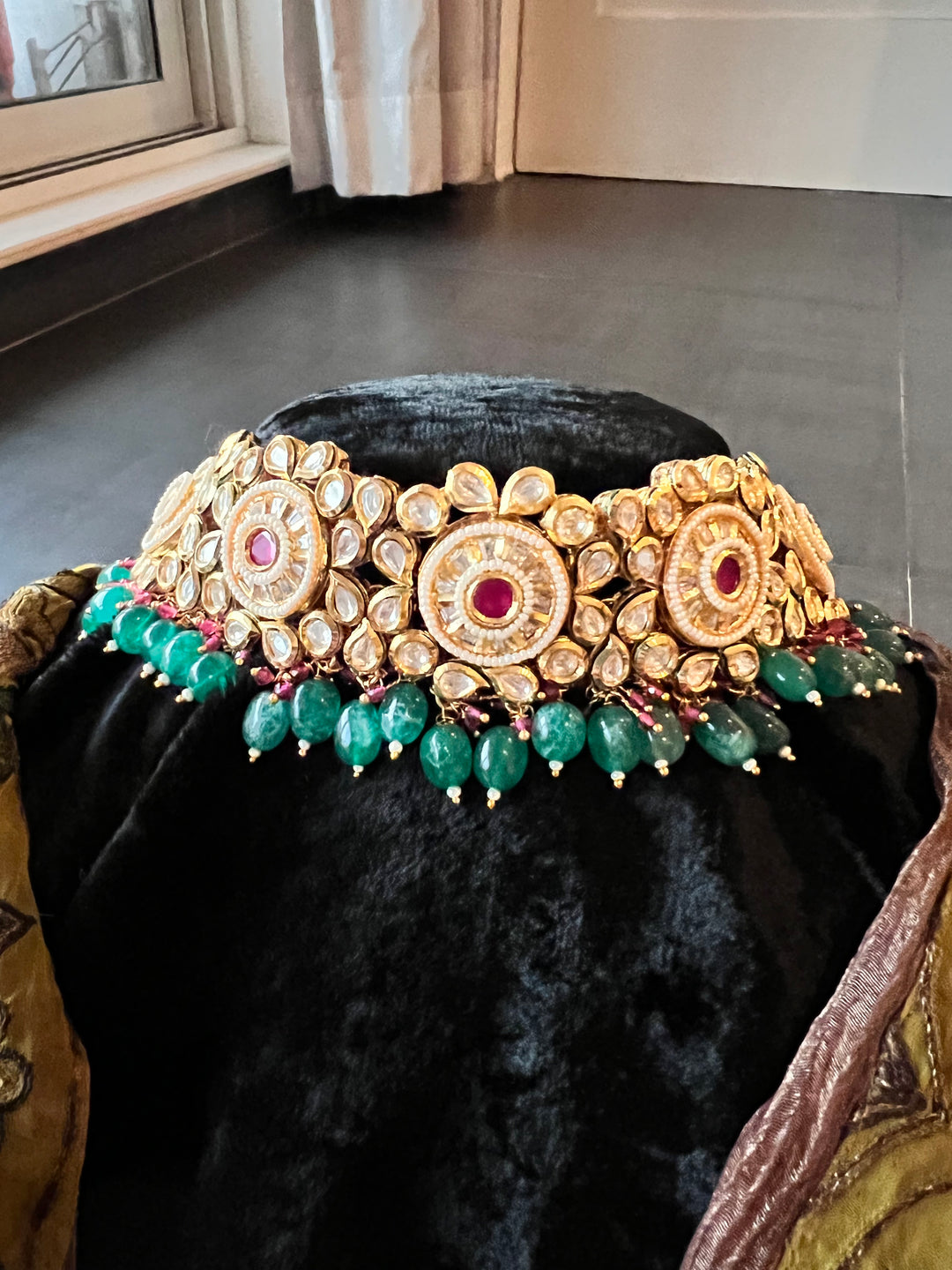 Elegant Kundan Choker with Earrings and Maangtikka