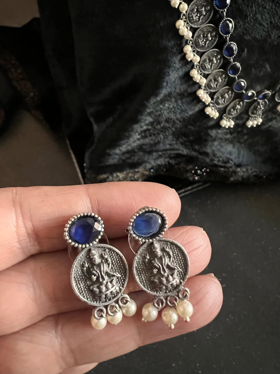 Beautiful Vintage Necklace with Stud Earrings