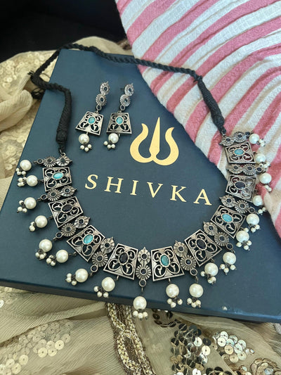Vintage Artistic Necklace with Statement Earrings - SHIVKA