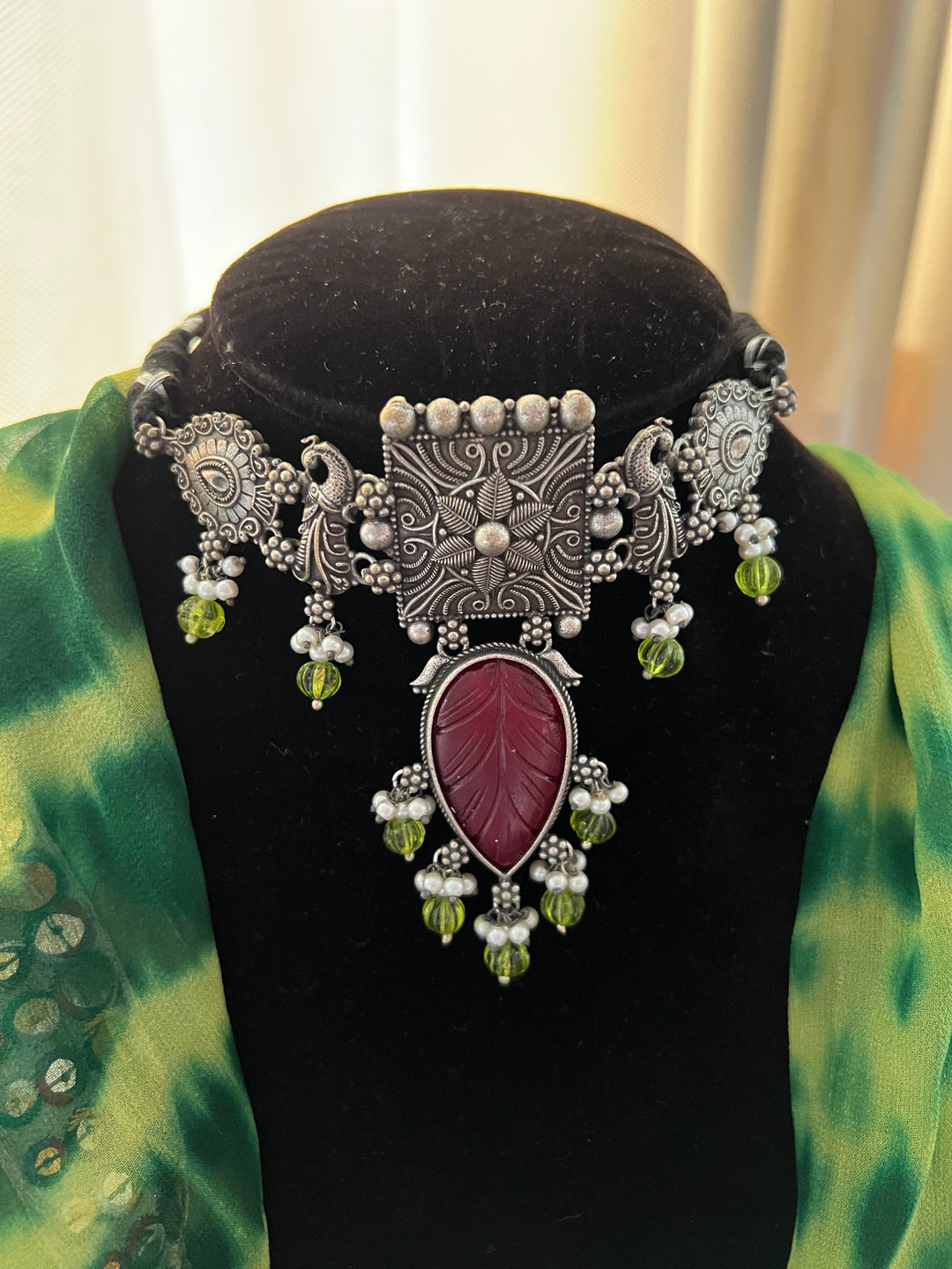 Vintage Carved Stones Choker with Statement Earrings