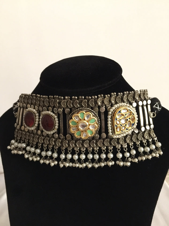 Vintage Artistic Choker with Statement Earrings