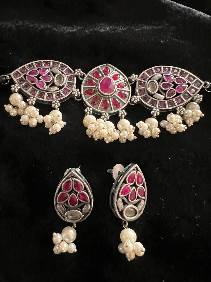 Beautiful Monalisa Choker with Statement Earrings