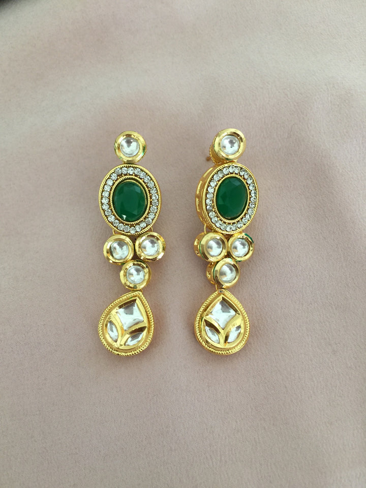 Exquisite Kundan Choker Set - Your Radiant Elegance for Weddings and Festivities