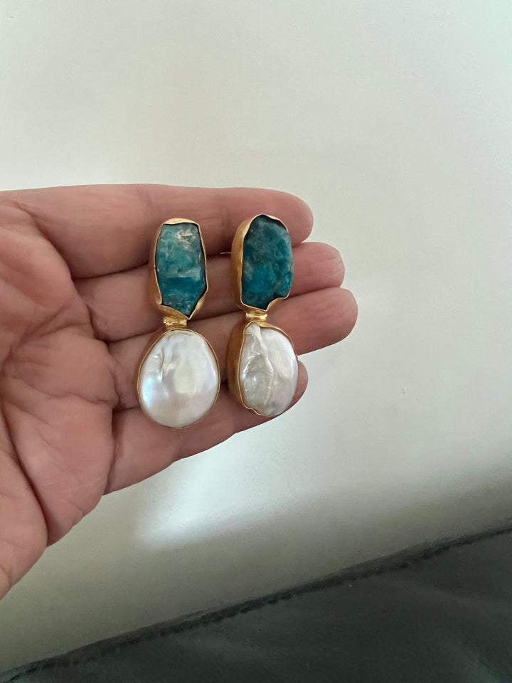 Classy Baroque Pearls Studs