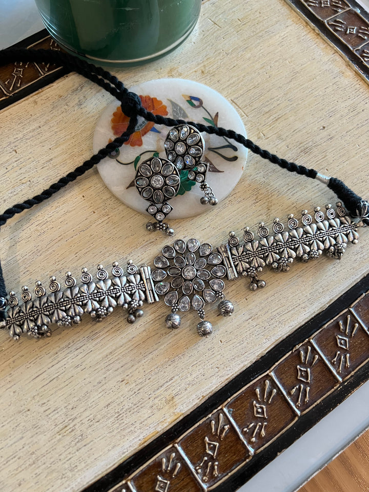 Vintage Art  Choker with Statement Studs