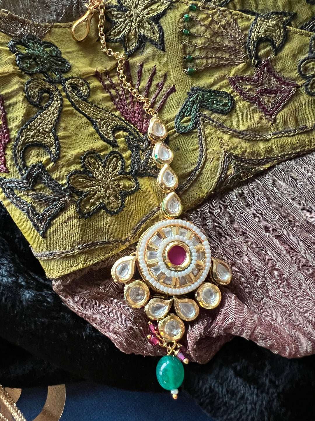 Elegant Kundan Choker with Earrings and Maangtikka