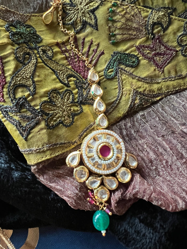 Elegant Kundan Choker with Earrings and Maangtikka