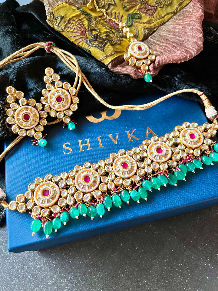 Elegant Kundan Choker with Earrings and Maangtikka