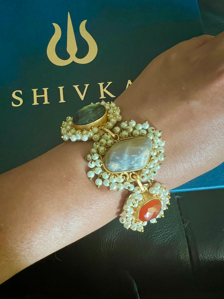 Pearls Cluster Bracelet