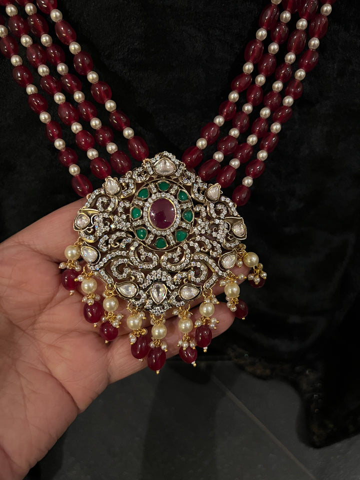 Beautiful Kundan Necklace with Earrings
