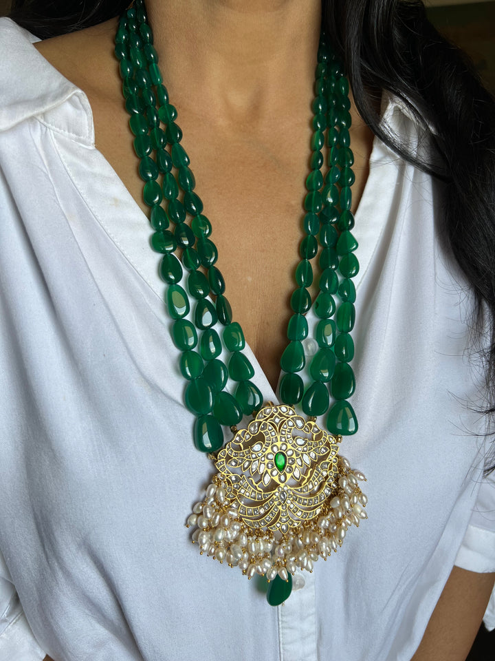 Jadau Kempu Pendant with Green Onyx Necklace