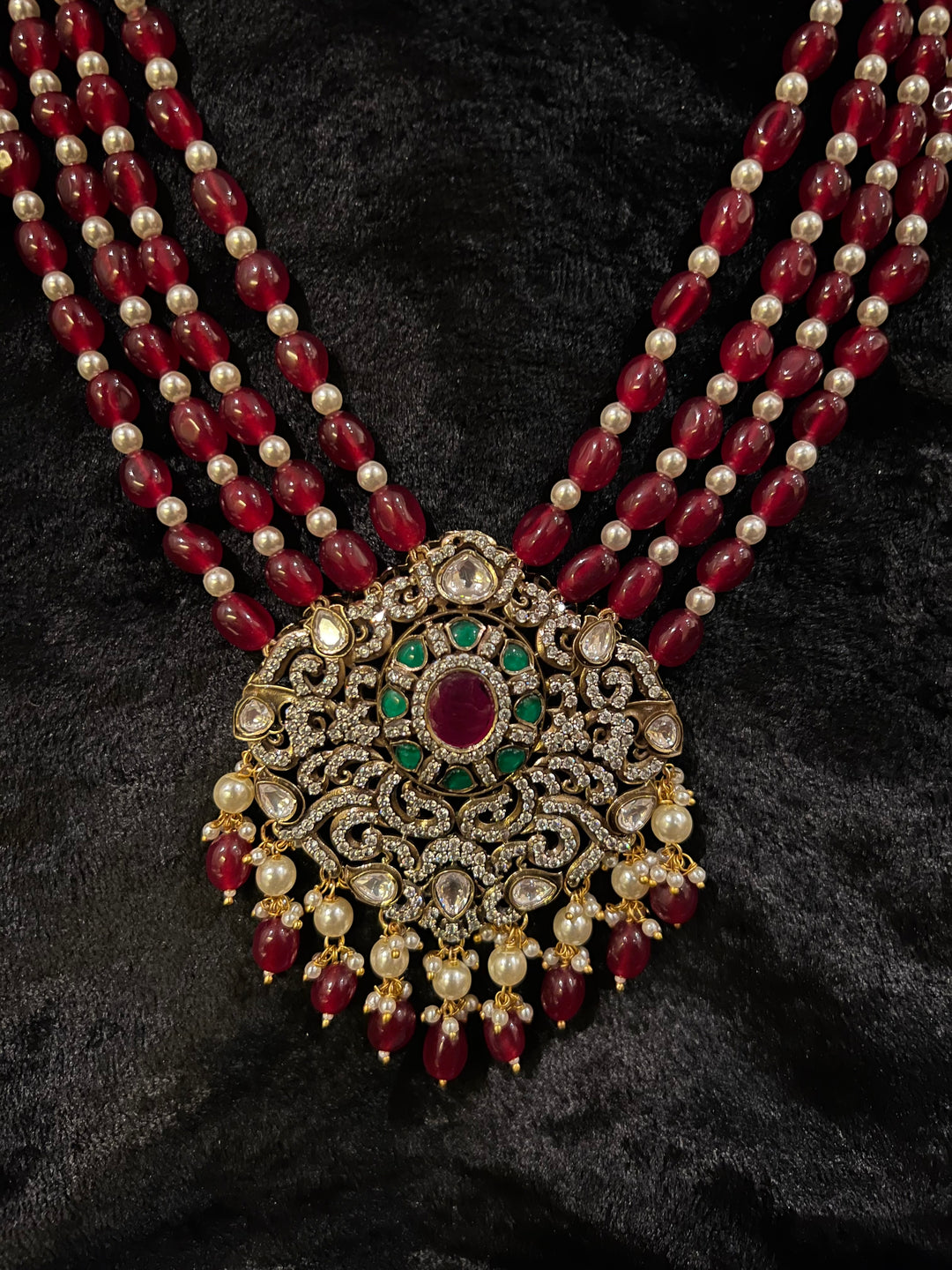 Beautiful Kundan Necklace with Earrings