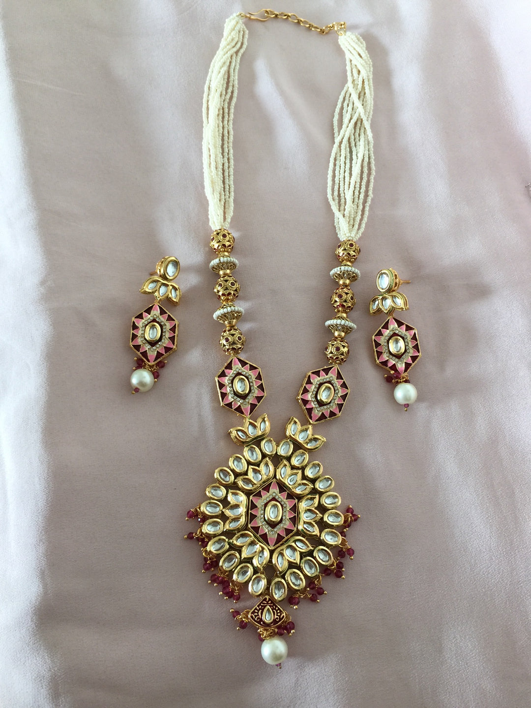 Elegant Kundan Necklace Set - Dazzle at Weddings and Festive Affairs