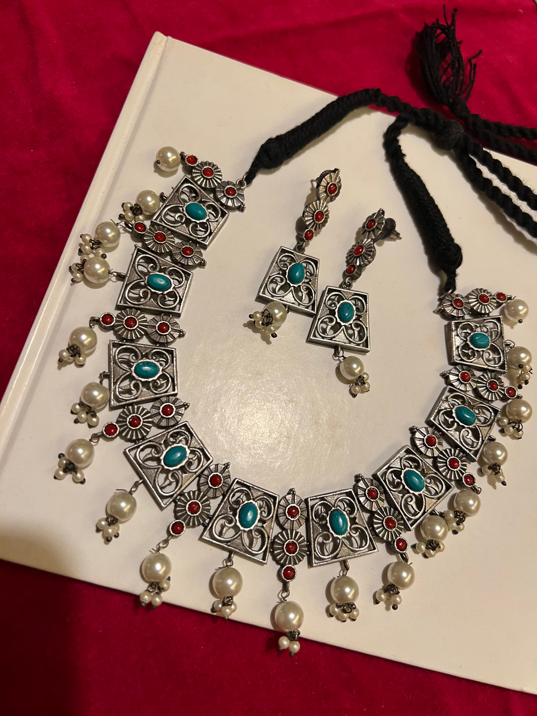 Vintage Artistic Necklace with Statement Earrings