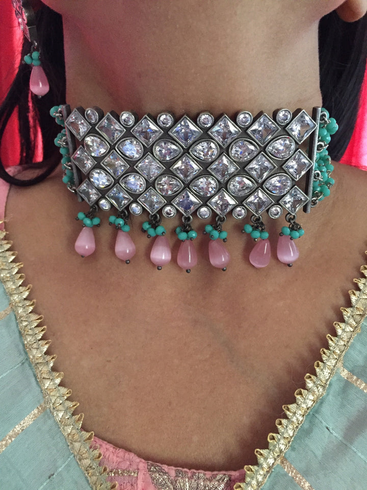 Beautiful Stones and Pearls Choker with Earrings