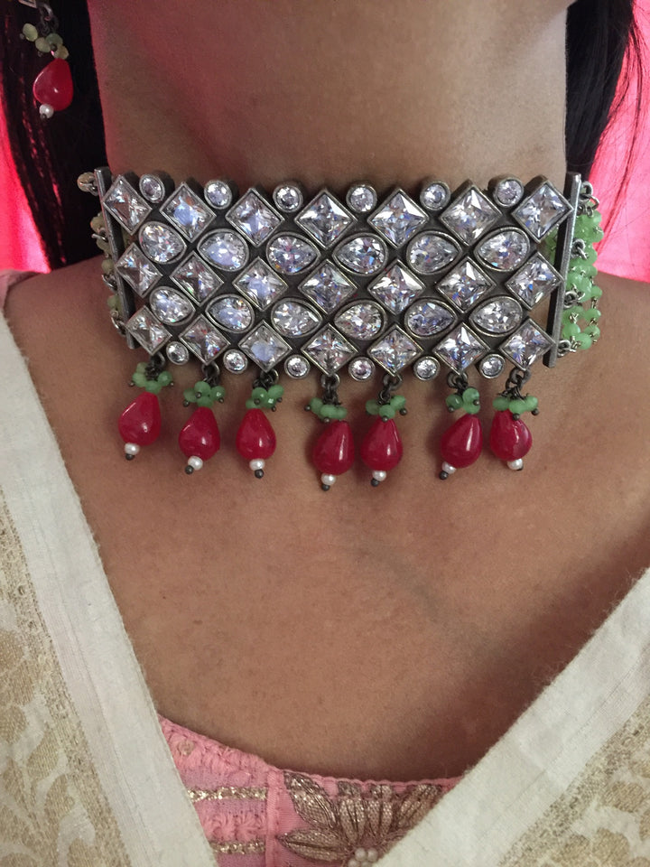 Beautiful Stones and Pearls Choker with Earrings