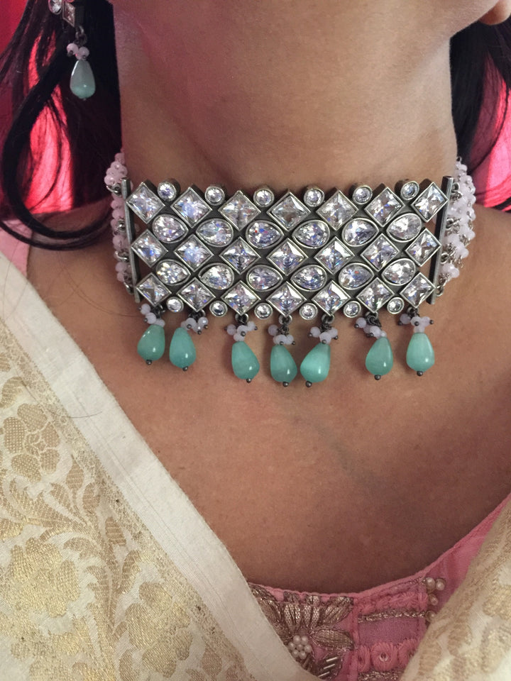 Beautiful Stones and Pearls Choker with Earrings