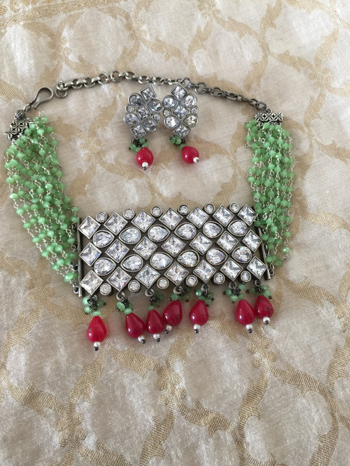 Beautiful Stones and Pearls Choker with Earrings