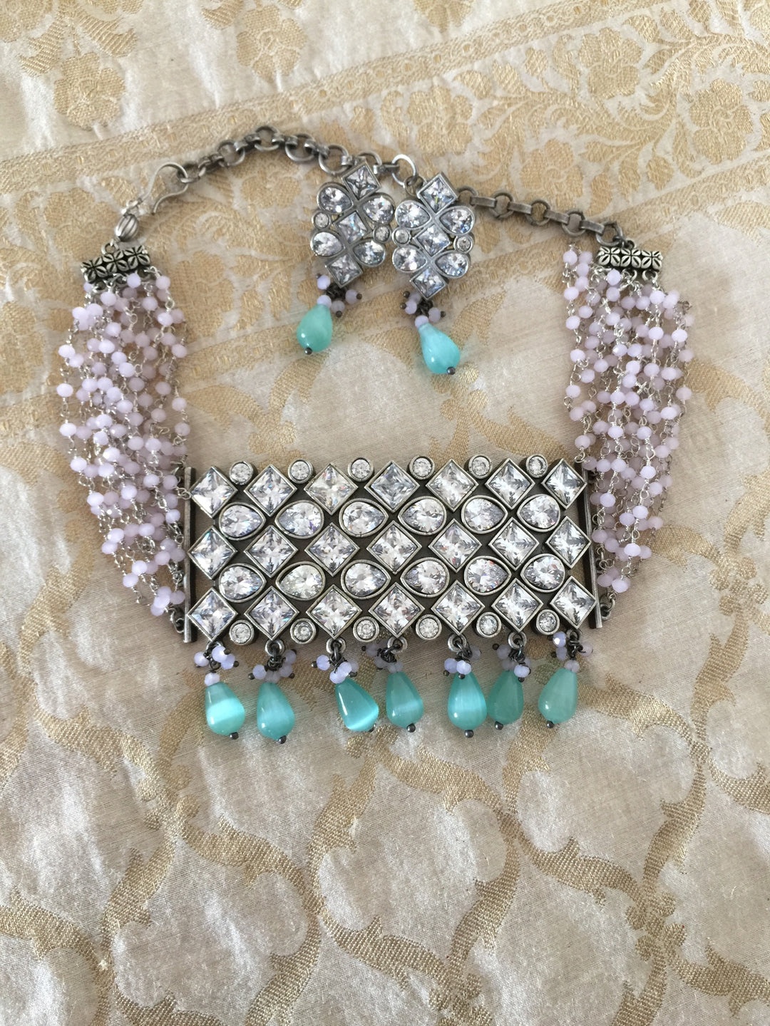 Beautiful Stones and Pearls Choker with Earrings