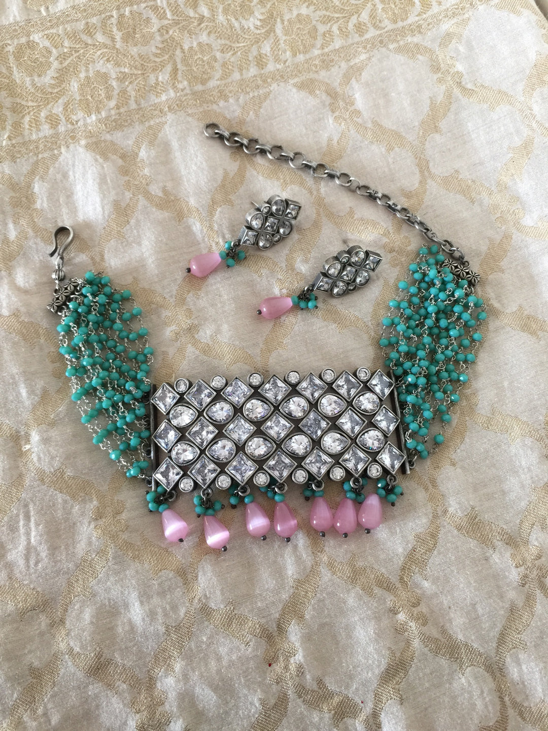 Beautiful Stones and Pearls Choker with Earrings