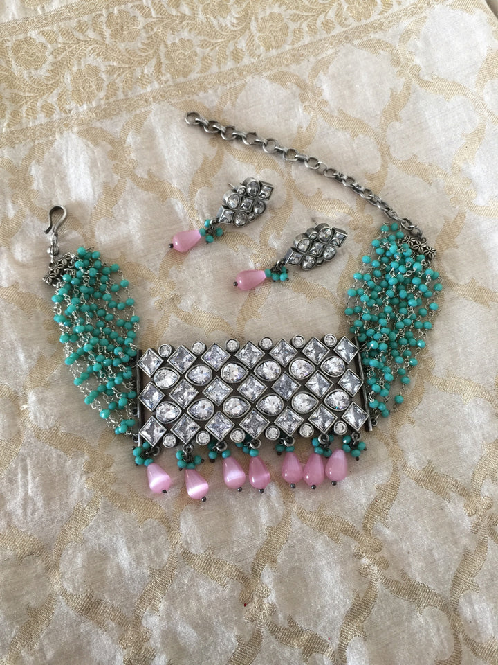 Beautiful Stones and Pearls Choker with Earrings