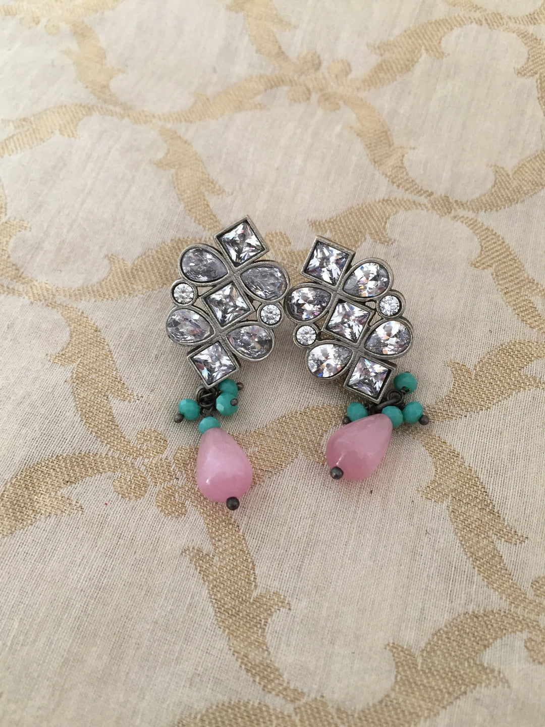 Beautiful Stones and Pearls Choker with Earrings