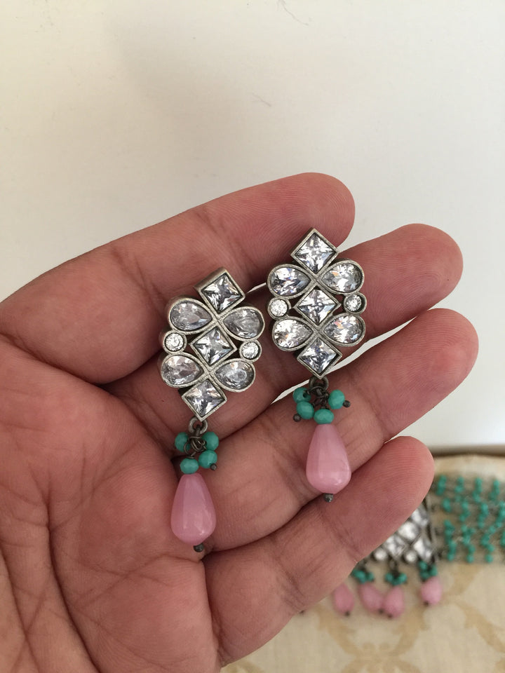 Beautiful Stones and Pearls Choker with Earrings